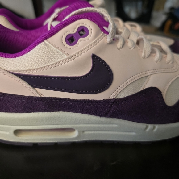 NIKE AIR MAX 1 LIGHT SOFT PINK GRAND PURPLE SIZE 9.5 WMNS - Picture 13 of 15
